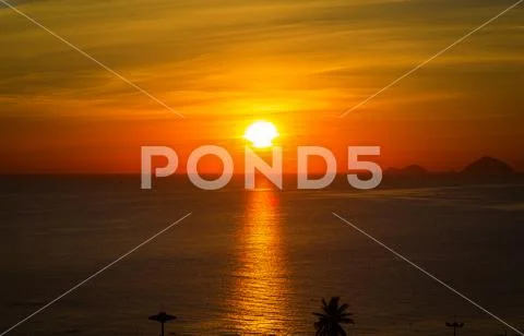 Sunrise in clouds over South China sea, Vietnam Nha Trang Stock Photos