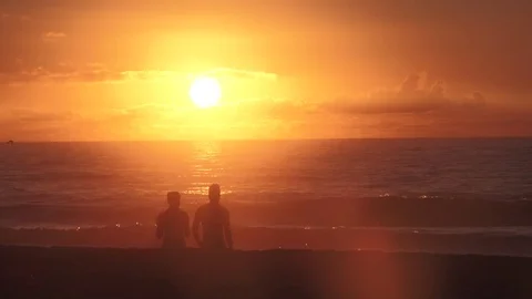 Sunrise with couple 動画素材 77410393