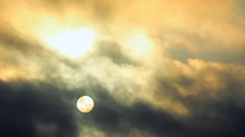 Sunrise in dark sky with fast moving, foreboding clouds, time lapse 스톡 동영상 116506644