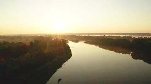 Sunrise on the Desna River 4 스톡 동영상 208463668