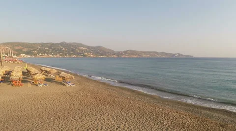 Sunrise on an empty beach 動画素材 62273966