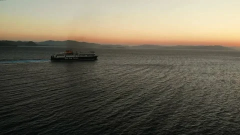 Sunrise ferry ride Vídeo Stock 137567133