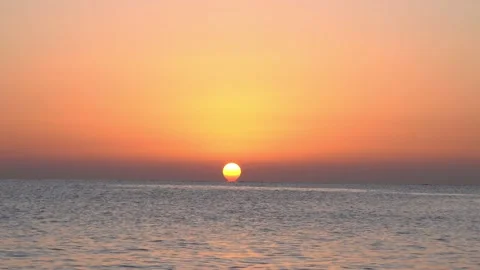 Sunrise Stockbeeldmateriaal 231233400