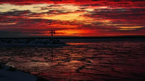Sunrise icy harbor Vídeo Stock 22015243