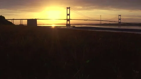 Sunrise low shot of long grass and English crossing to Wales in the UK Vidéo 166840053
