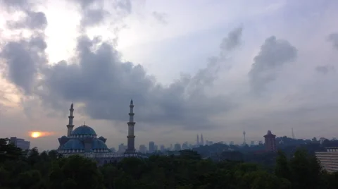 Sunrise at mosque area Video stock 65581158