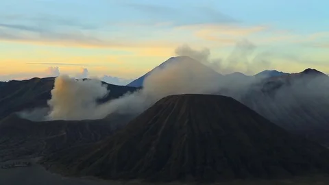 Sunrise at Mount Bromo volcano Stock-Footage 70116535