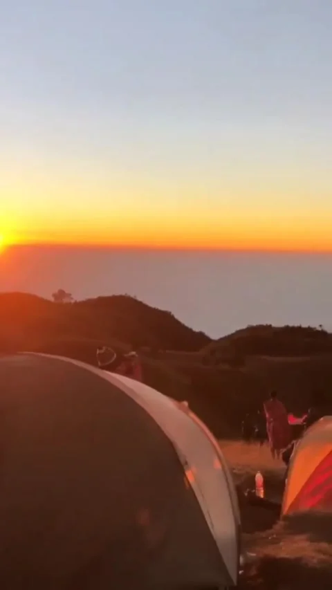 Sunrise on mount semeru Video stock 197918396