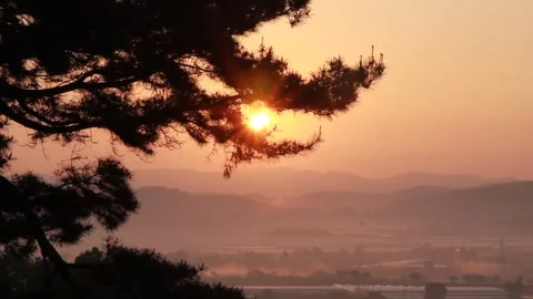 A sunrise on the mountain time lapse Video stock 303392954