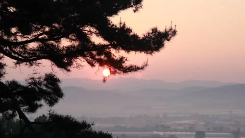 A sunrise on the mountain time lapse Video stock 303392957