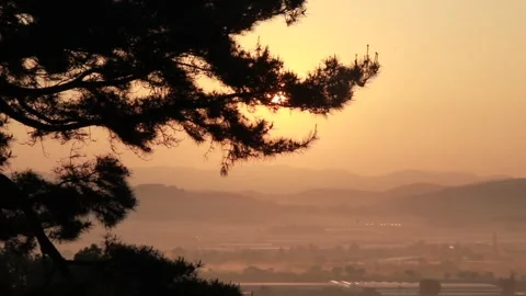 A sunrise on the mountain time lapse Video stock 303392959