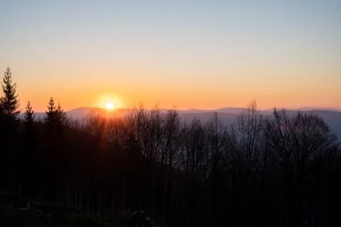 Sunrise in the mountains with trees in the foreground Stock Photos