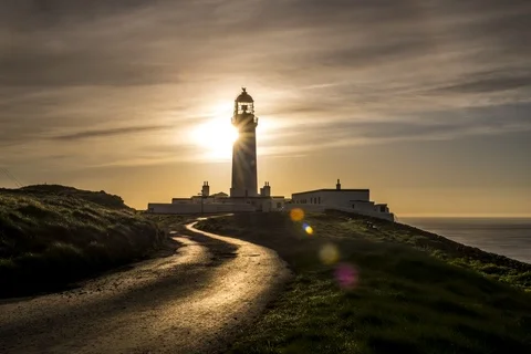 Sunrise at the Mull of Galloway lighthouse, time lapse 스톡 동영상 90946510