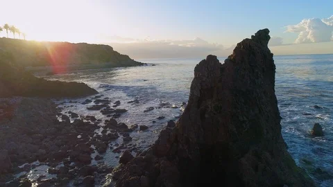 Sunrise ocean aerial camera rotating around rock on the Pacific Ocean  Vidéo 87367912