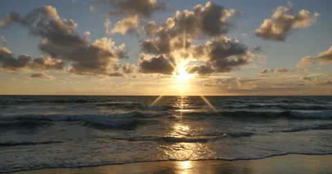 Sunrise on ocean Vidéo 58004625