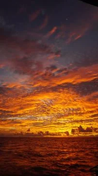 Sunrise on the ocean -unpolluted Stock Photos
