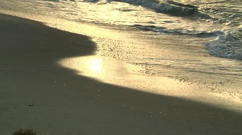 Sunrise Ocean Waves on beach 動画素材 11019991