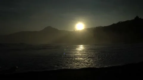 Sunrise with the ocean waves Video stock 236086081