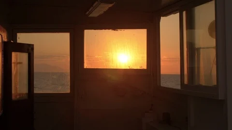 Sunrise from the open deck cabin of ferry cruise ship Vídeo Stock 119868273