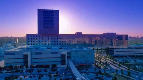 Sunrise Orbit of western elevation of the new Parkland Hospital 4K 29.97fps 库存影片 109393846