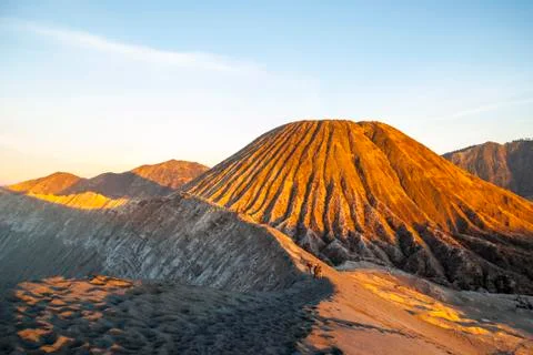 Sunrise over bromo mountain, java, indonesia 스톡 사진