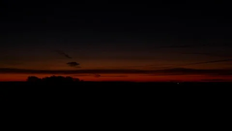 Sunrise over cows in field Vídeo Stock 102116521