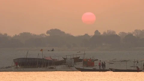 Sunrise over the Holy River Ganges in Varanasi in the Uttar Pradesh region of Stock Footage 105899494