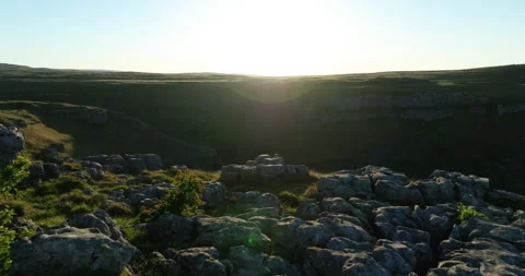 Sunrise over limestone pavement 库存影片 335337766