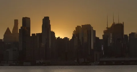 Sunrise over the Manhattan Skyline Stock Footage 95914940
