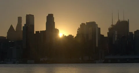 Sunrise over the Manhattan Skyline. Stock Footage 95917042