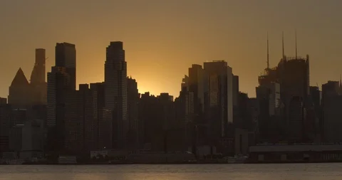 Sunrise over the Manhattan Skyline Stock Footage 95941563
