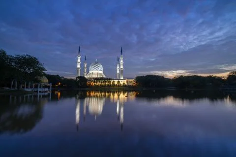 Sunrise over the mosque. Stockfoto's