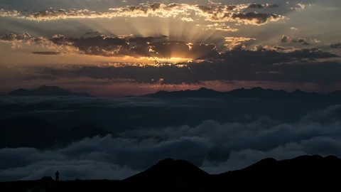 Sunrise over the mountains and clouds time lapse Stock-Footage 91643935