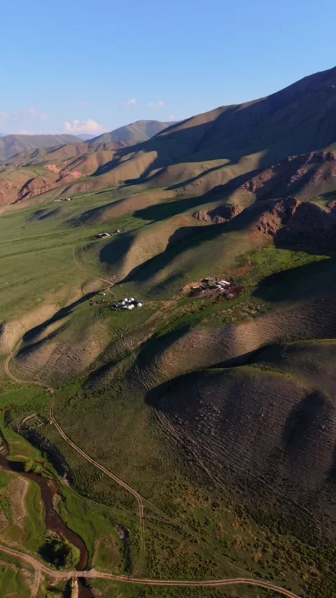 Sunrise over nomadic yurt camp in Kyrgyzstan 스톡 동영상 345008921