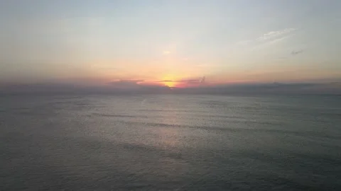 Sunrise over the Ocean 1.1 Video stock 136166229