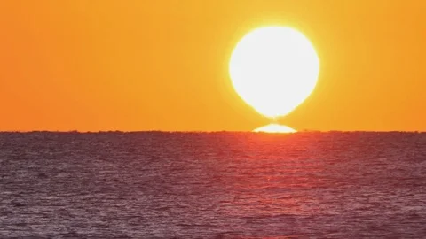 Sunrise over the Ocean close-up Video stock 108592219
