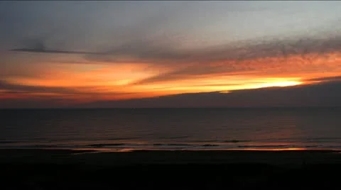 Sunrise over ocean 動画素材 18147330