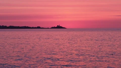 Sunrise over an Ocean Lighthouse 库存影片 243239125
