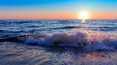 Sunrise over ocean 库存照片