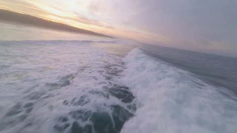 Sunrise over ocean waves Video stock 344543291