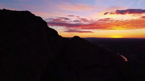 Sunrise Over Red Rock Cliffs And Distant River 스톡 동영상 220591286