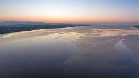 Sunrise over River Exe and River Clyst in Hyperlase, Topsham, Devon, England 動画素材 226865611