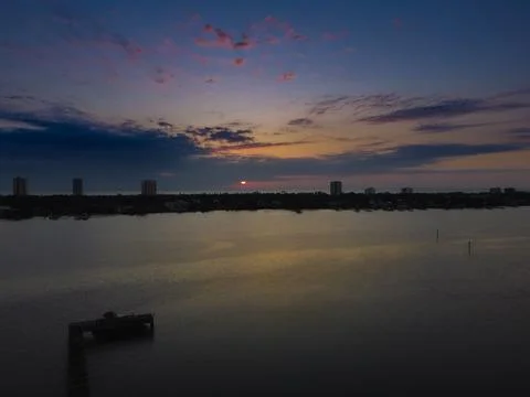 Sunrise over the river Stockfoto's