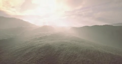 Sunrise over rolling hills with soft mist creating a serene landscape Ilustração Stock