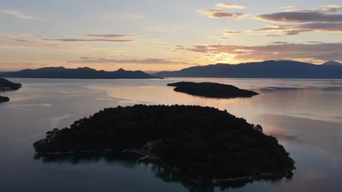 Sunrise Over Small Islands in the Ionian Sea, Lefkada Greece Vidéo 337006830