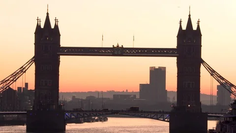 Sunrise over Tower Bridge Stock Footage 121089094