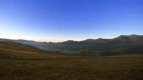 Sunrise over the Valley. Time Lapse 4K Vidéo 106463794
