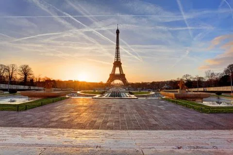Sunrise in Paris, with the Eiffel Tower Stock Photos