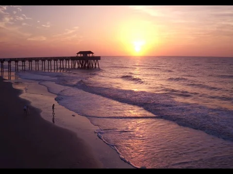 Sunrise at the Pier Stockbeeldmateriaal 77174206
