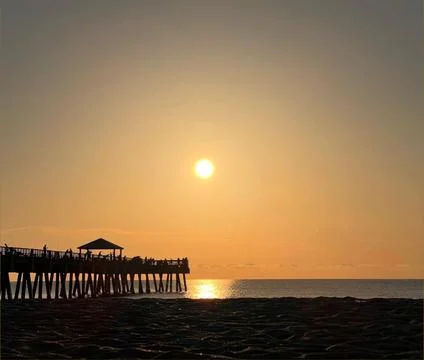 Sunrise by the Pier 스톡 사진